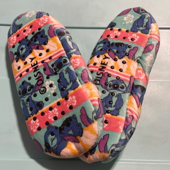 COPY - NWT Disney Ladies Slipper Socks STITCH - Picture 2 of 3